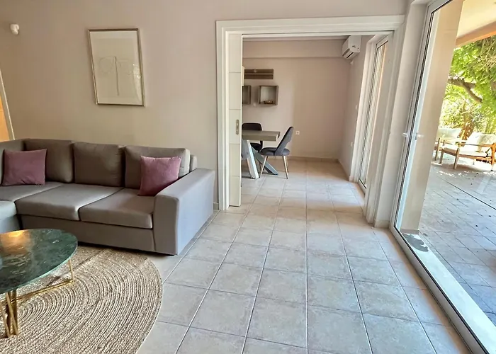 Vouliagmeni 2Bed Garden Flat