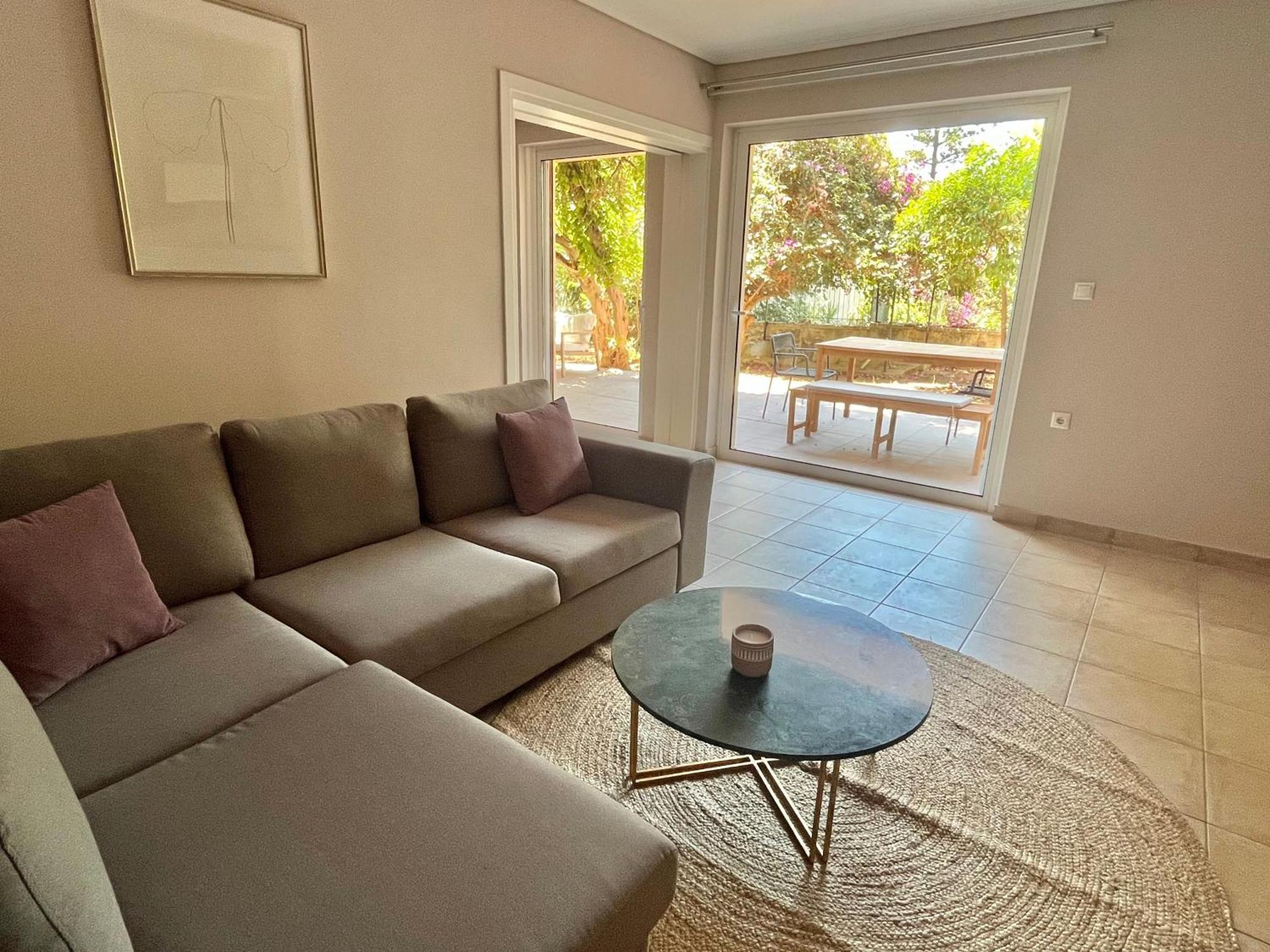 Vouliagmeni 2bed Garden Flat Διαμέρισμα *