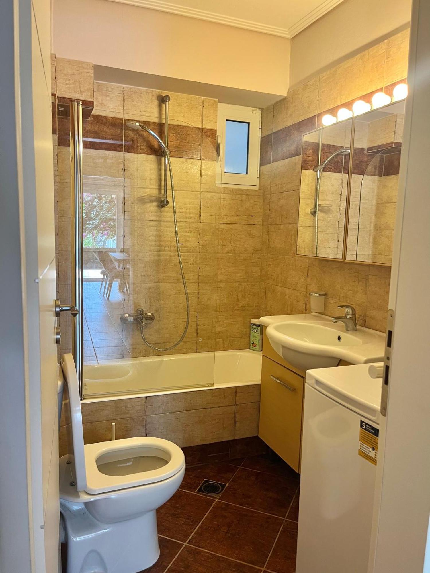 Apartment Vouliagmeni 2bed Garden Flat